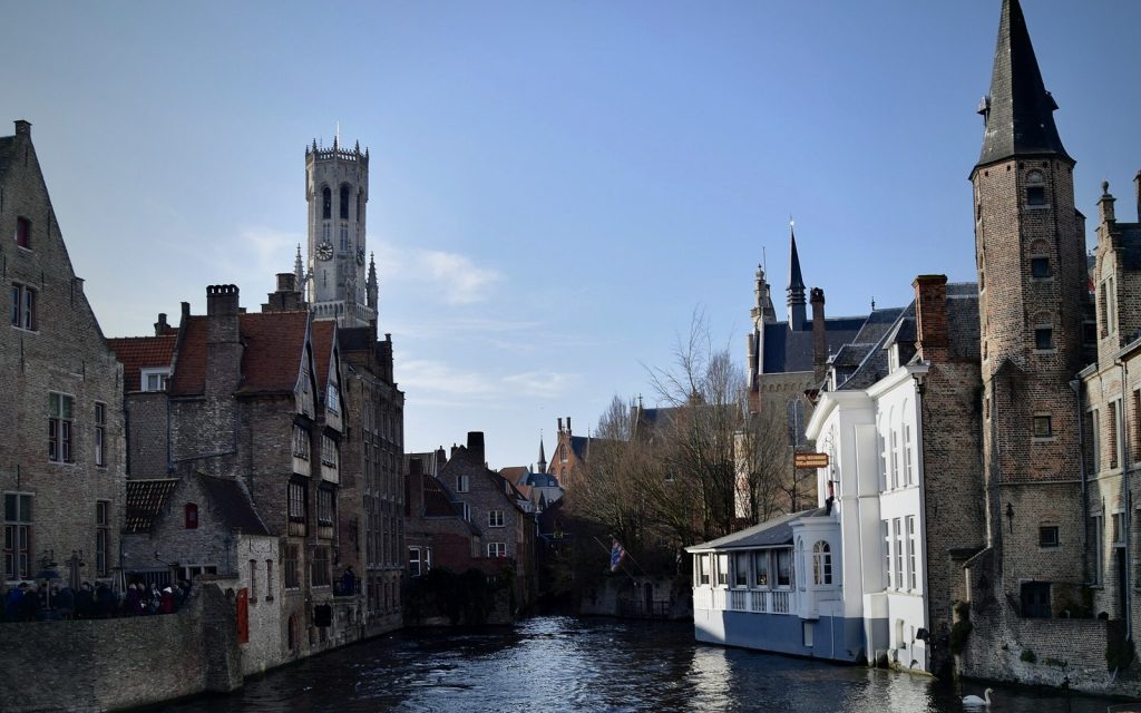 Bruges, canal historique et architecture élégante