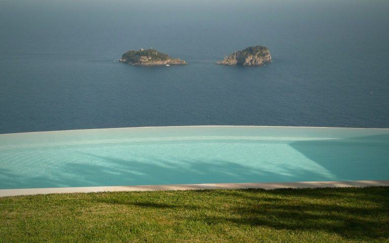 Villa méditerranéenne avec piscine infinity